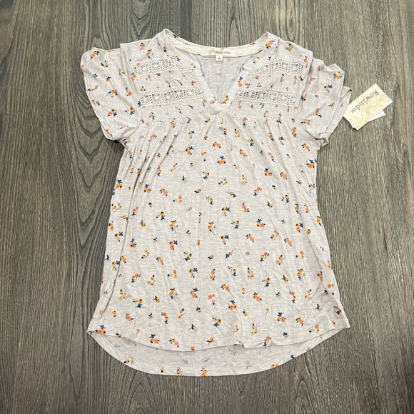 NWT Rewind Smocked Top Short Flutter Sleeve Notched Neck Floral Ivory Size S - Picture 1 of 6